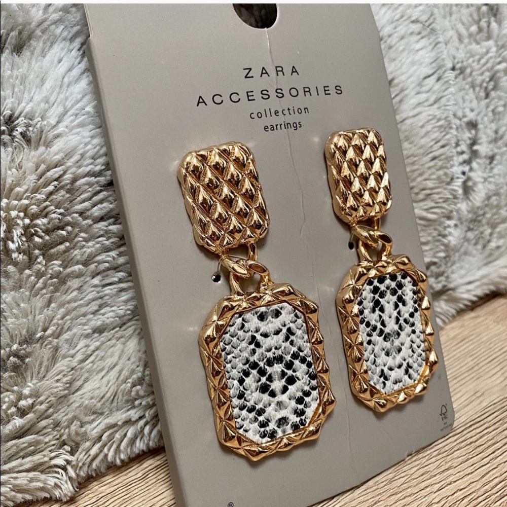ZARA Large Gold Snakeskin Statement Earrings - Picture 3 of 3